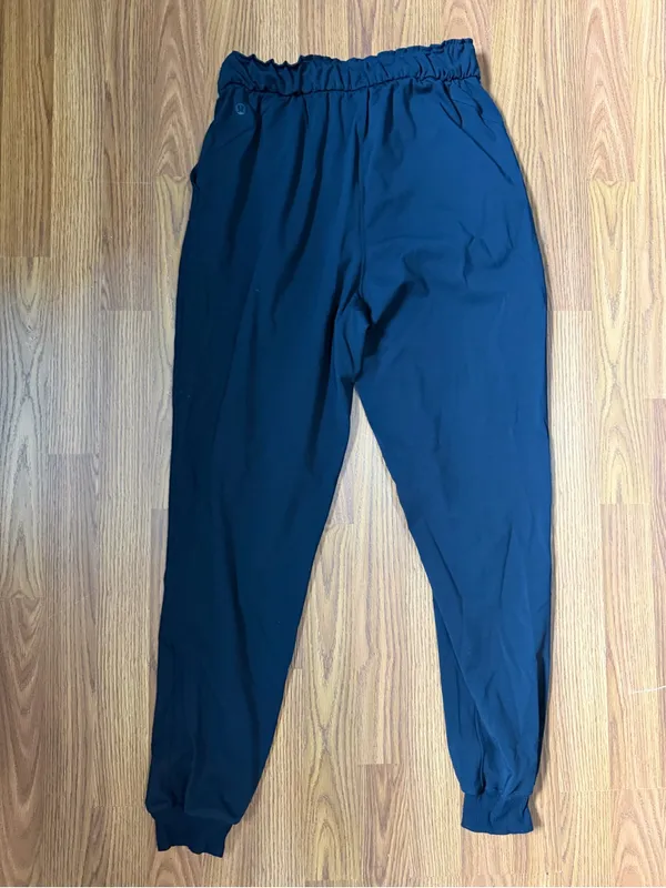 Lululemon On The Fly Mid Rise Athletic Running Yoga Performance Jogger Black 6. - Image 3