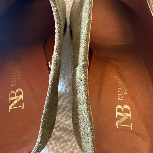 NWOB Size 36 Size 6.5 USA Natalia Blanco Olive Green Suede Stocked Heel Mule - Image 5