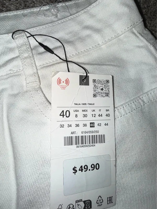 Zara Wide Leg White Jeans with Raw Hem - Image 2