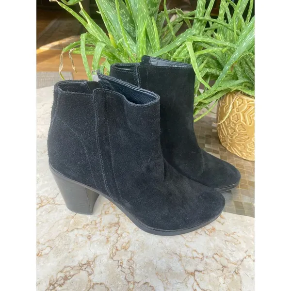 Dolce Vita Stunna black suede ankle boots size 9.5 - Image 3