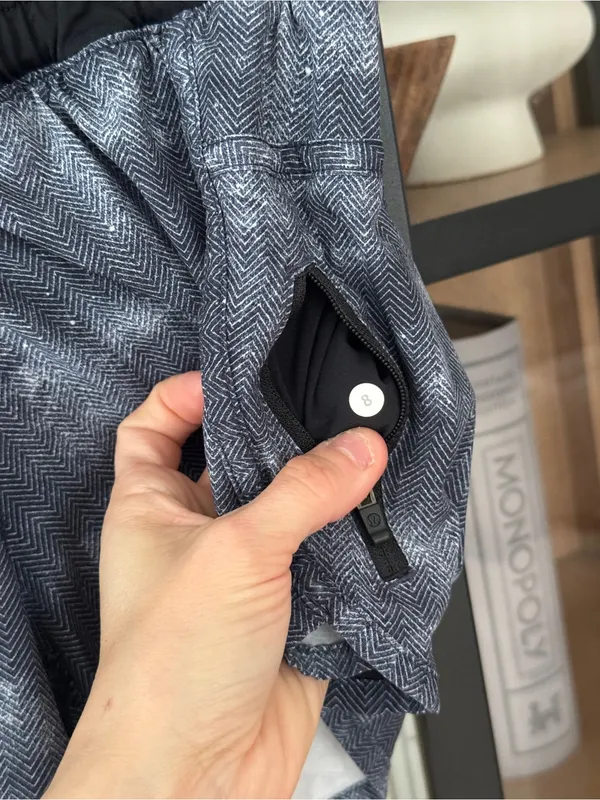 Lululemon Tracker Shorts IV Mini Diffusion White Black running printed mid rise - Image 5