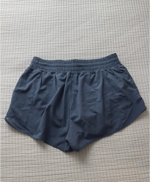 Lululemon Hotty Hot High-Rise 2.5" - Image 2
