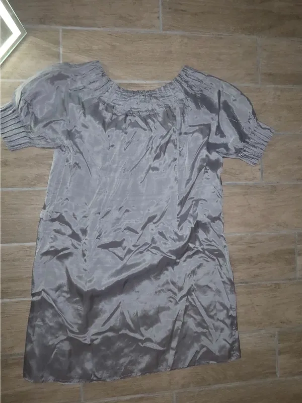 Gray satin short sleeve dress - Image 6