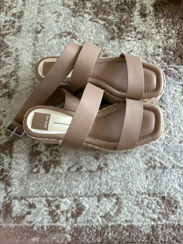 DV by Dolce Vita brown wedges - Image 2