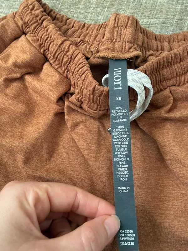 VUORI Women’s Dreamknit Boyfriend Shorts in Heather Cedar Brown Size XS - Image 2