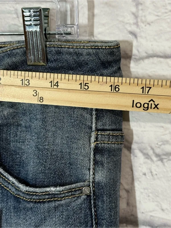 Risen Medium Wash Distressed Cropped/Ankle Jeans - 1X - Image 5