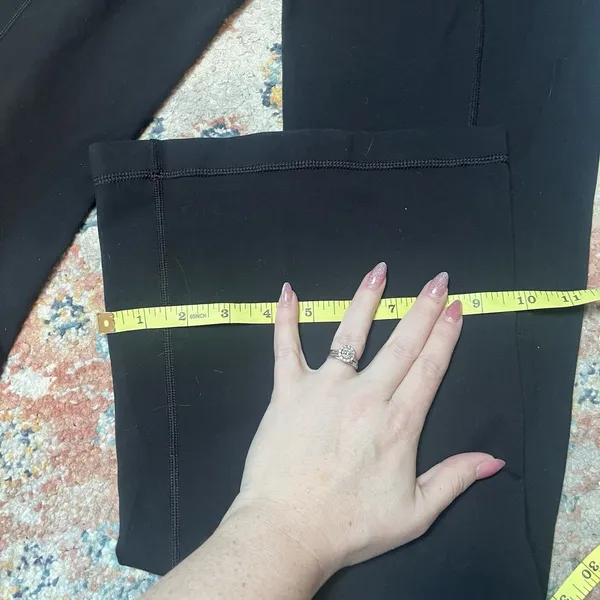 Lululemon Flare Size 6 Black Leggings With Black And White Waist Reversible - Image 3