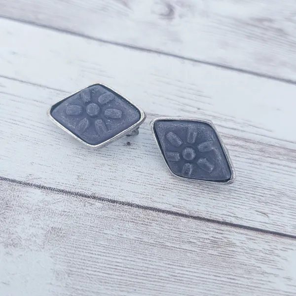 Vintage Clip On Earrings Dark Grey/Black Diamond Shape - Fair Condition - Image 3