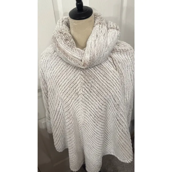Capote Faux Fur Cape Poncho S/M Cream Plush Turtleneck Cowl Neck Winter - Image 5