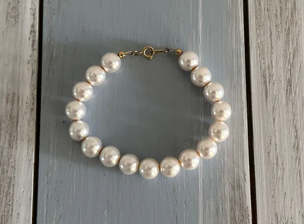 Beautiful Faux Pearl Beaded Bracelet 7.75” Long - Image 4