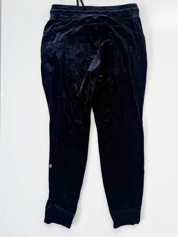 lululemon Ready to Crush High-Rise Velour Joggers size 10 in black - Image 5