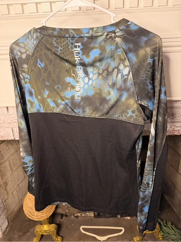 Huk Performance Fabrics Fishing Shirt - Gray with Dark Green Camo Trim - Image 2