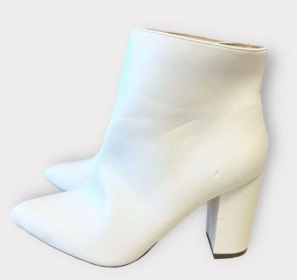 Lulu’s Ottava Heeled Ankle Booties - Image 6