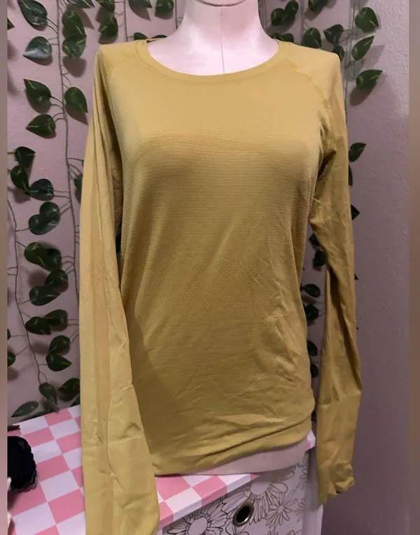 Green/Yellow Lululemon swiftly Long sleeve with thumb holes - Image 2
