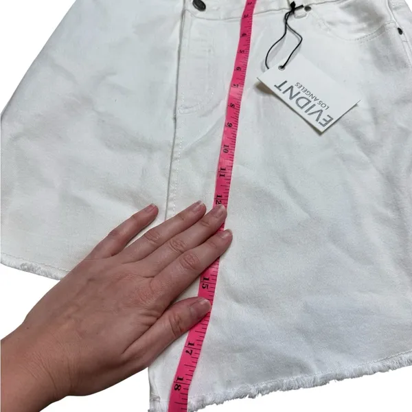 🤍 EVIDNT Los Angeles Raw Hem Mini Skirt – White Denim (Size 26,‎ NWT) ✨ - Image 3