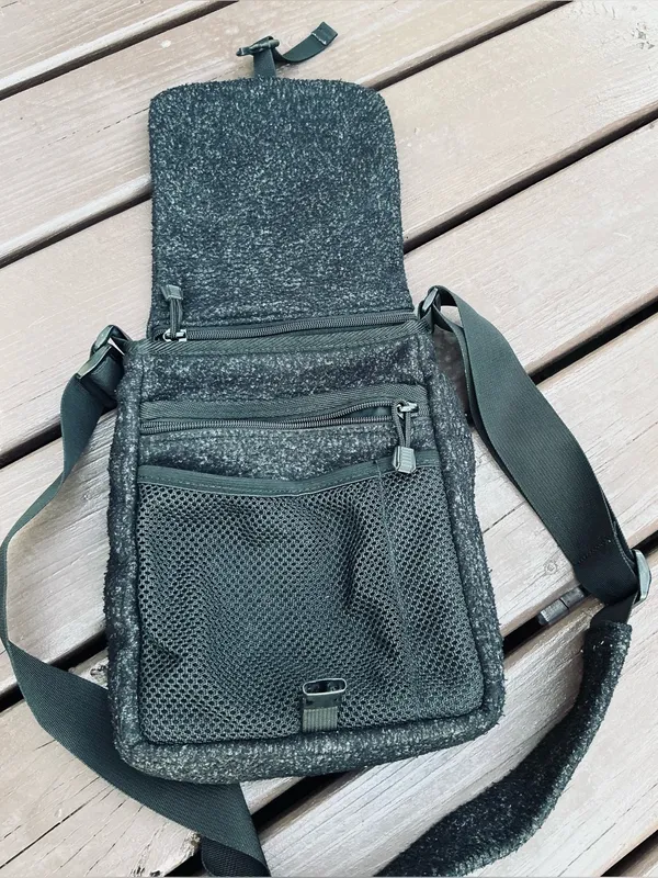 Comfy to wear Sherpa Messenger Crossbody - Image 7