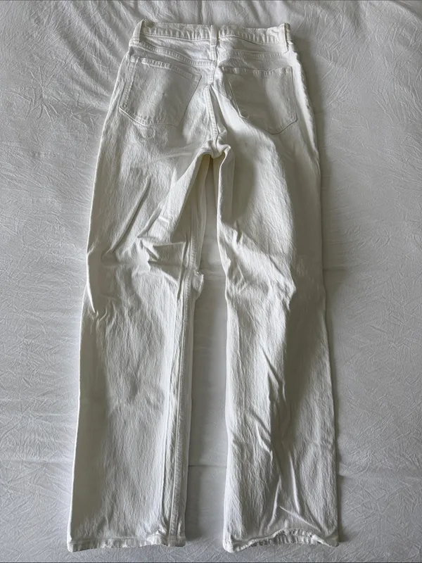 Abercrombie & Fitch 90’s Straight Ultra High-Rise White Jeans with Rips - Image 2