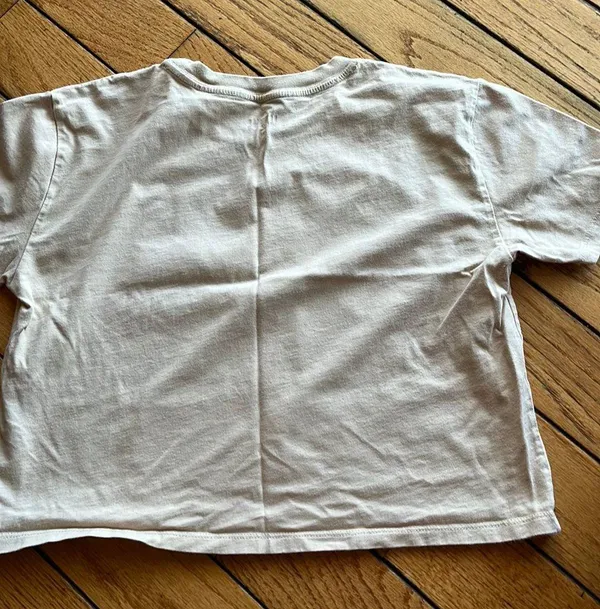 Hollister Tan Cropped Graphic Tee - Image 5