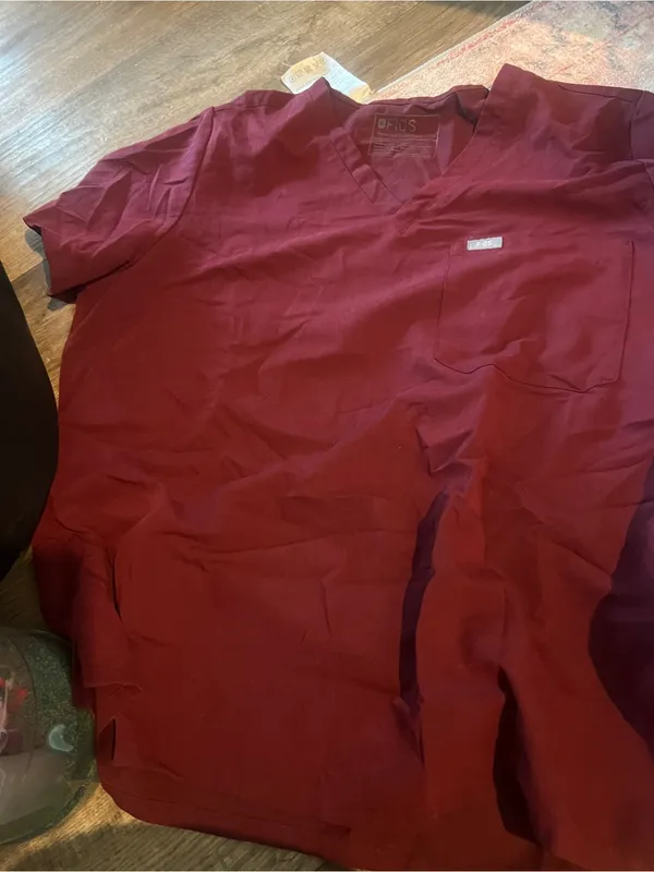 Figs xxl burgundy top - Image 4