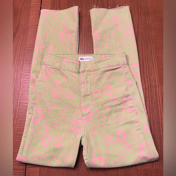 ZARA Green & Pink Floral Print Flare Cropped‎ Stretch Denim Jeans Y2k Size 4 - Image 5