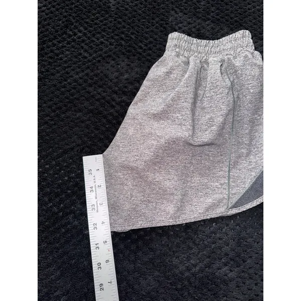 Lululemon Women's Hotty Hot Short II Heather Gray‎ Size 6 - Image 8