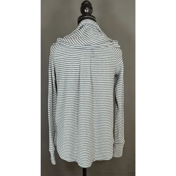 Roxy Women’s Gray & White Stripe Hoodie Pullover Medium V-Neck Kangaroo Pocket - Image 4