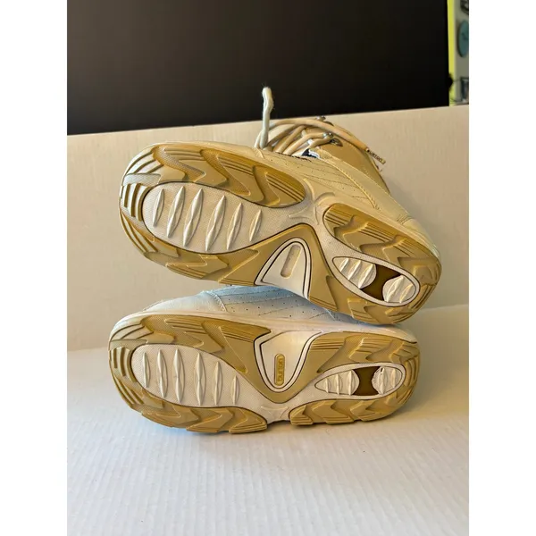 Burton Tribute womens sz 6.5 snow board ski boots - Image 4