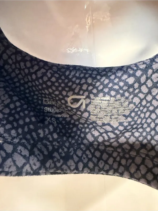 Gap Scales Women's Navy Patterned Crop Tank Top - Image 2