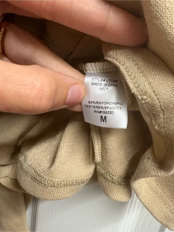 NWT Heyson Boutique Brand Beige/Neutral Wrap Top Size Small - Image 3
