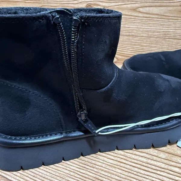 Black Ankle Boots Women Sz 6 Faux Suede Memory Foam Lined Winter Snow Warm‎ Zip - Image 9