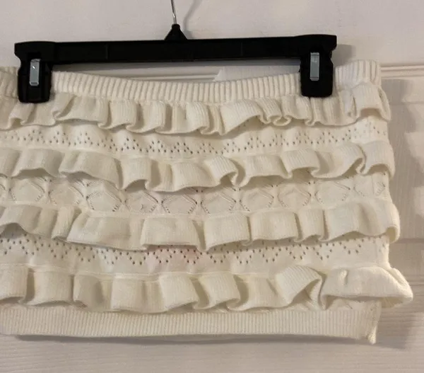 Edikted Tube Top color cream/white size M/L brand new and very cute - Image 2