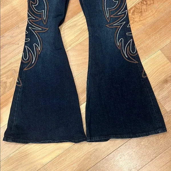 Shyanne Women'S Dark Wash Mid Rise Embroidered Flare‎ Jeans 31 - Image 3