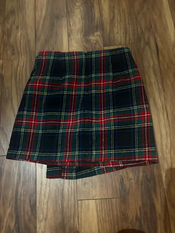 Francesca's Skirt red and green plaid - Image 2