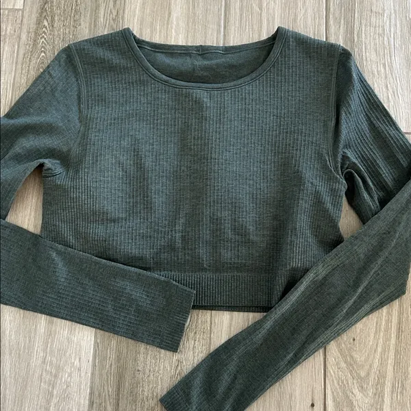 Lululemon Ebb to Street Green Ribbed Crop Top with Black Leggings bundle - Image 2