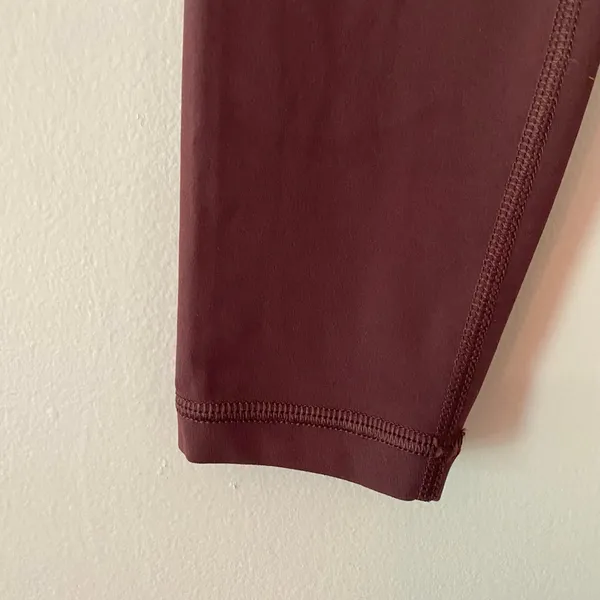 Lululemon Plum Purple Wunder Under High Rise Tights Cropped Ankle Women's size 4 - Image 4