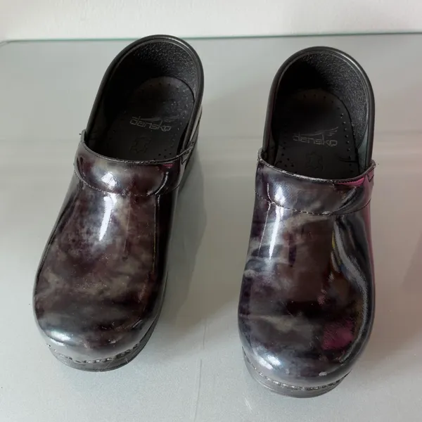 Dansko Women’s Black/Gray Marbled Patent Leather Slip-On Clogs EU 36 - Image 2