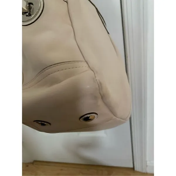 Coach off white or cream shoulder bag - Image 4