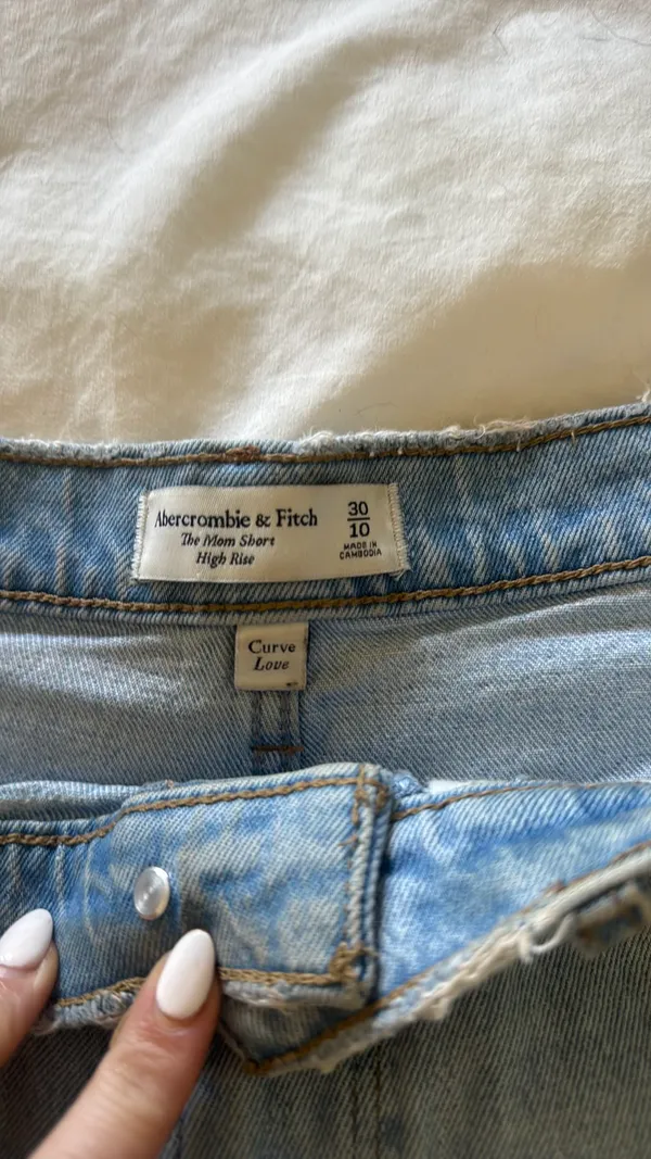 Abercombie and Fitch Curve Love Mom Short High Rise - Image 5