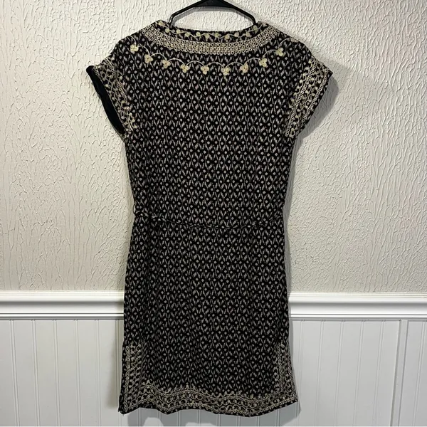 THML Black and Cream Embroidered Printed V-Neck Shift Dress with Tie size small - Image 12