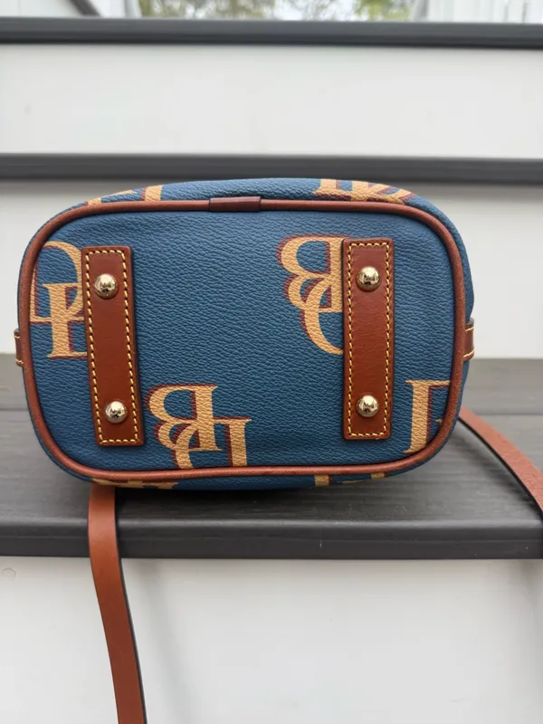 Dooney & Bourke Gretta Small Drawstring Crossbody Bag in excellent condition - Image 4
