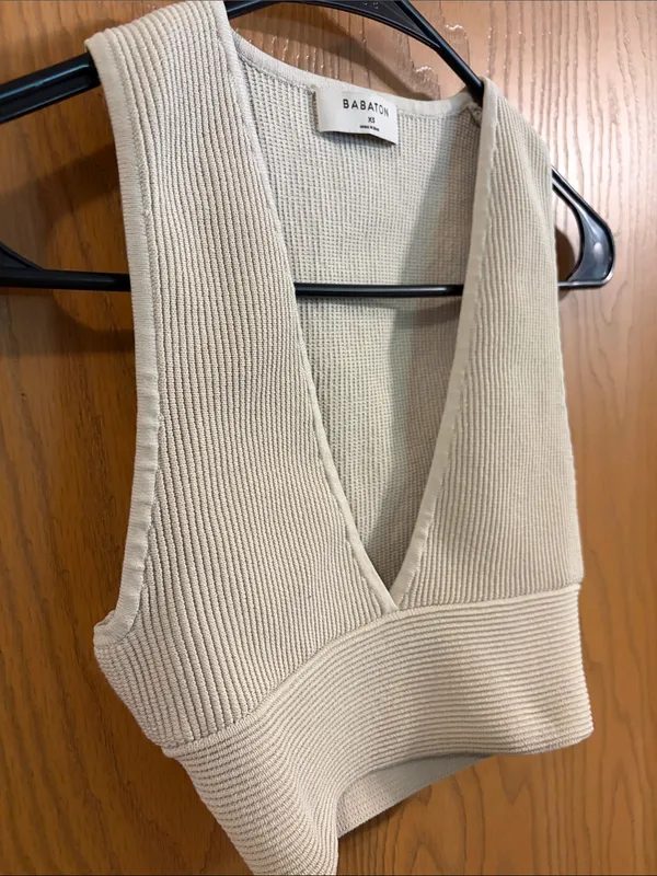 Aritzia Babaton Cream Sculpt Knit Deep V-Neck Cropped Tank XS - Image 4