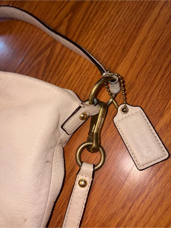 Coach Ivory Pebbled Leather Shoulder Bag with Gold-Tone Hardware - Image 5