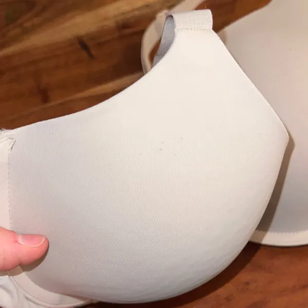 Victoria's Secret Cream Bra 36D lightly lined - Image 4