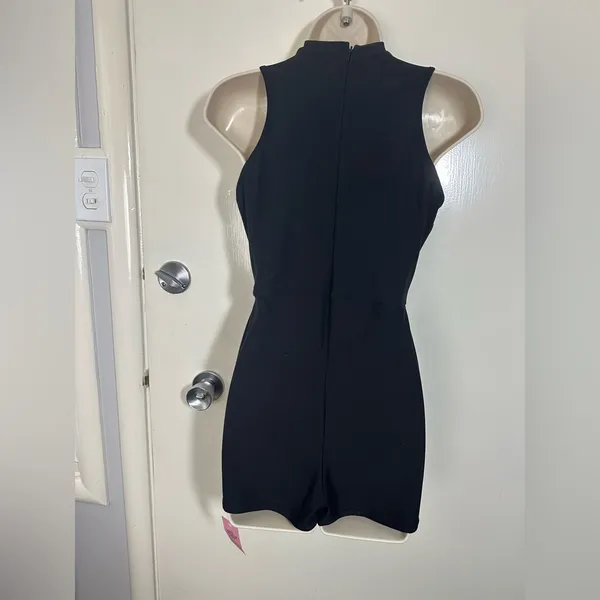 PrettyLittleThing Black Sleeveless Mini Dress - Image 4