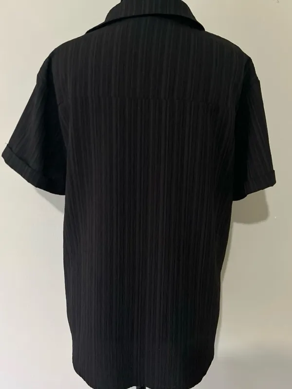 Relaxed Layering Black Short-Sleeve Textured Button-Down Shirt Small - Image 5