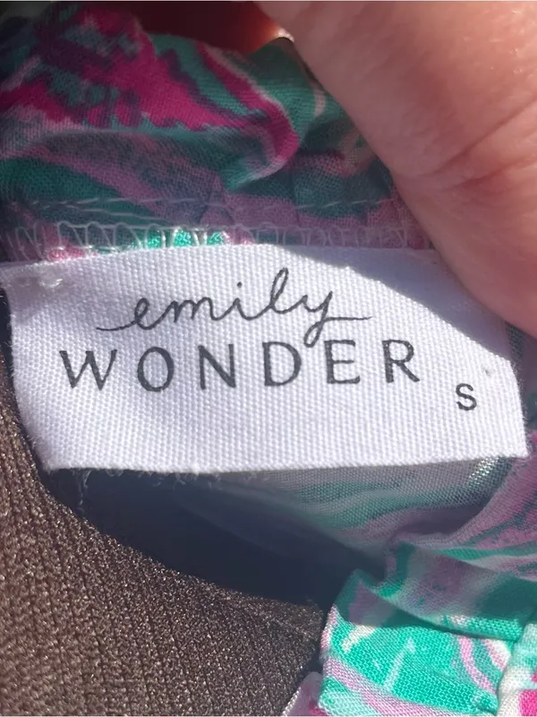 Emily Wonder Women’s Floral Embroidered Ruffled Top Size S Preppy Coastal Palm - Image 2