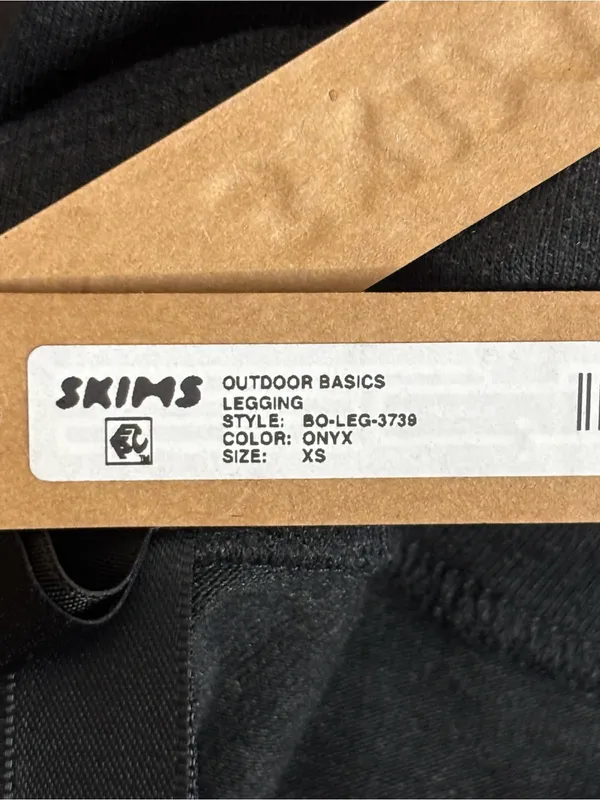 Skims outdoor basics leggings onyx size Extra small NWT - Image 3