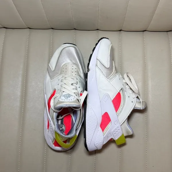 Nike Air Huarache Sneakers Size 8 White Neon Pink Volt Retro Running Shoes - Image 7