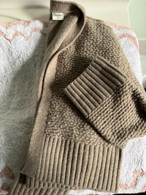 Abercrombie tan cardigan - Image 10