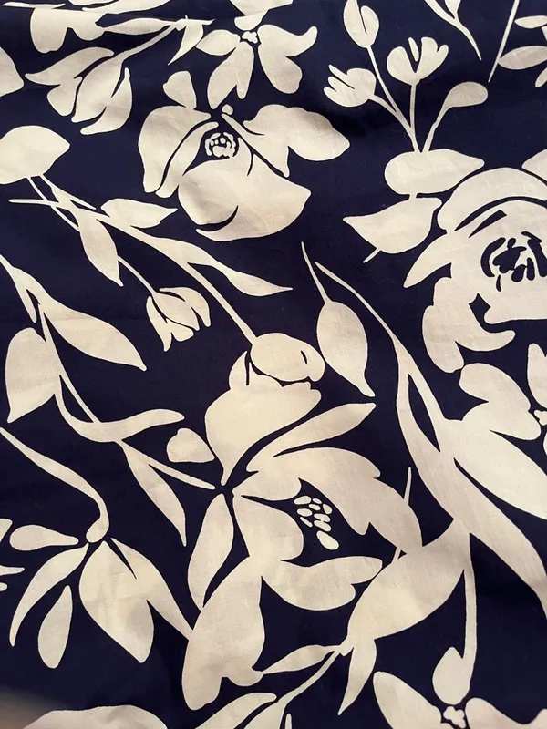NWT Floral Navy and White A-Line Cotton Midi Skirt with Pockets - Image 4